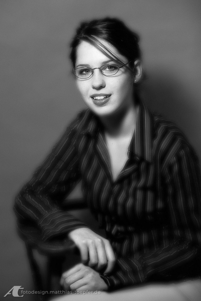 Available Light Portrait junge Dame digital aufgenommen